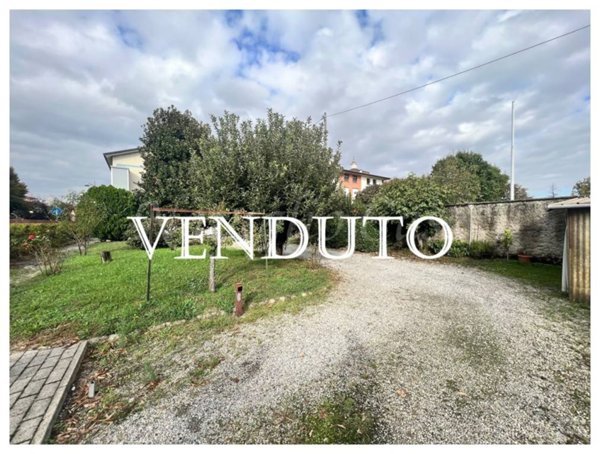casa indipendente in vendita a Pessano con Bornago