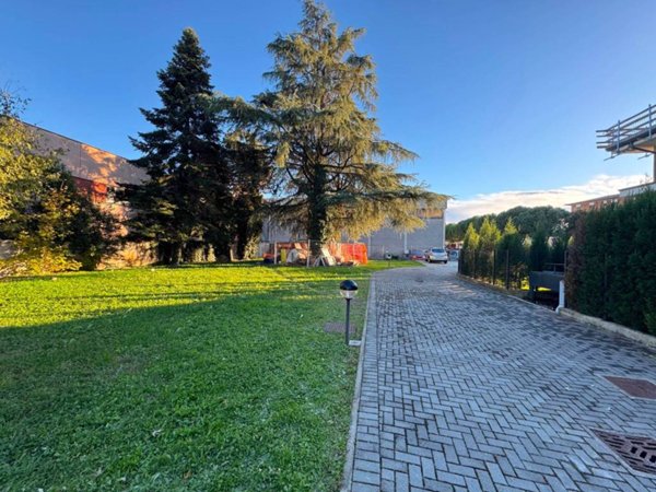 terreno edificabile in vendita a Pessano con Bornago
