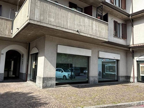 negozio in vendita a Pessano con Bornago