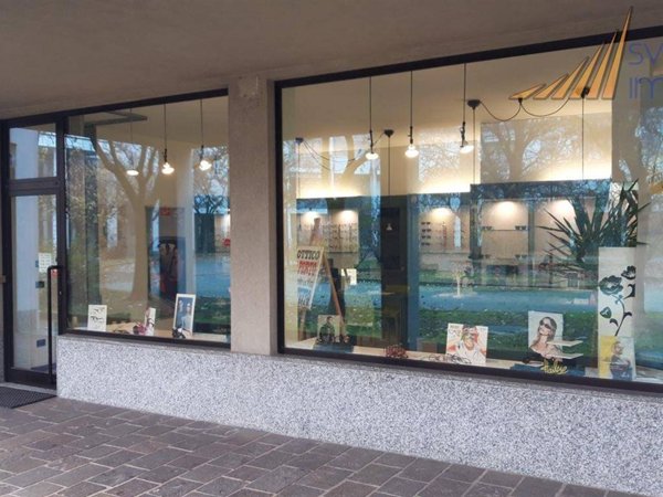 negozio in vendita a Pessano con Bornago