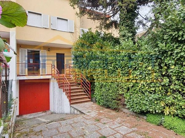 casa indipendente in vendita a Pessano con Bornago