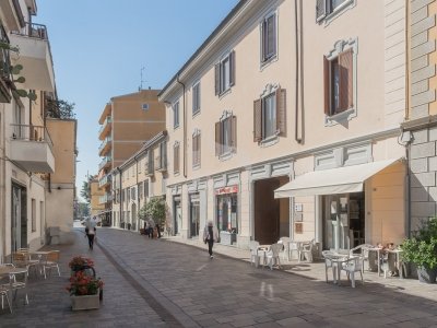 negozio in vendita a Pessano con Bornago