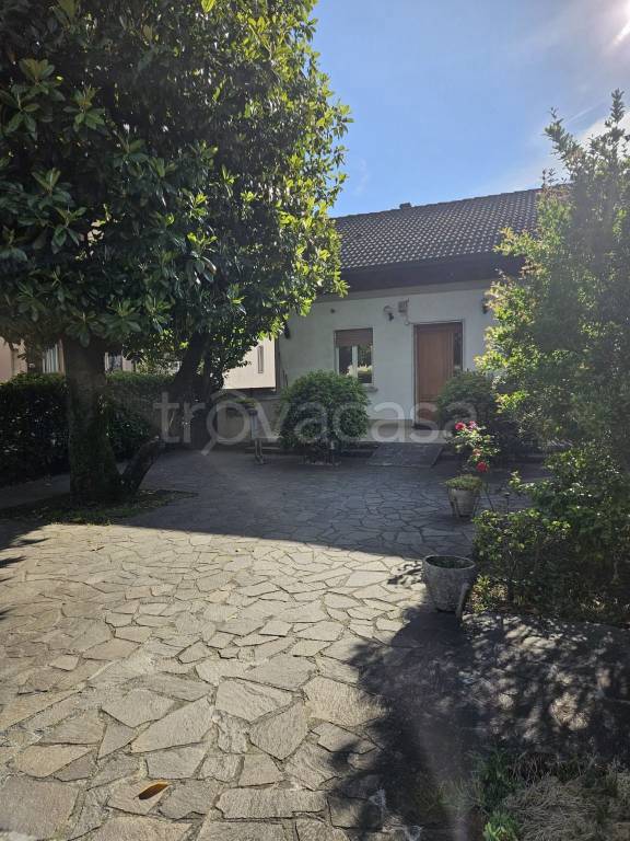 casa indipendente in vendita a Pessano con Bornago