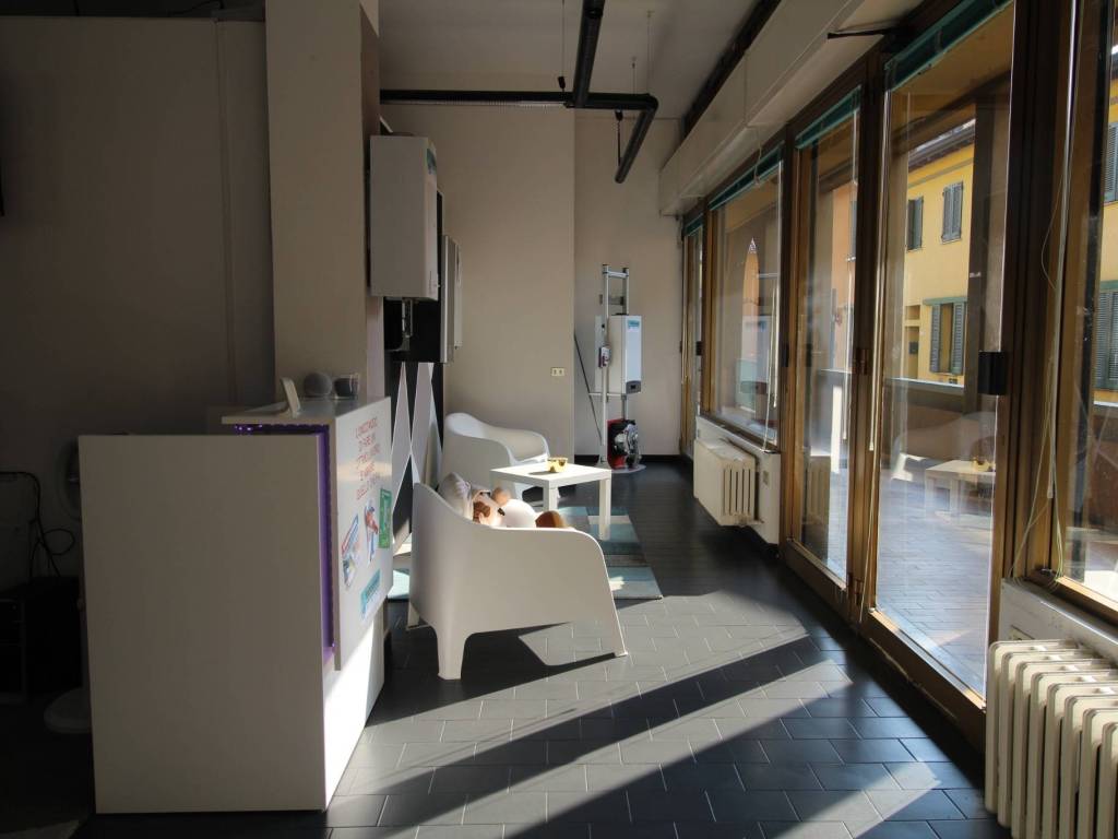 negozio in vendita a Pessano con Bornago
