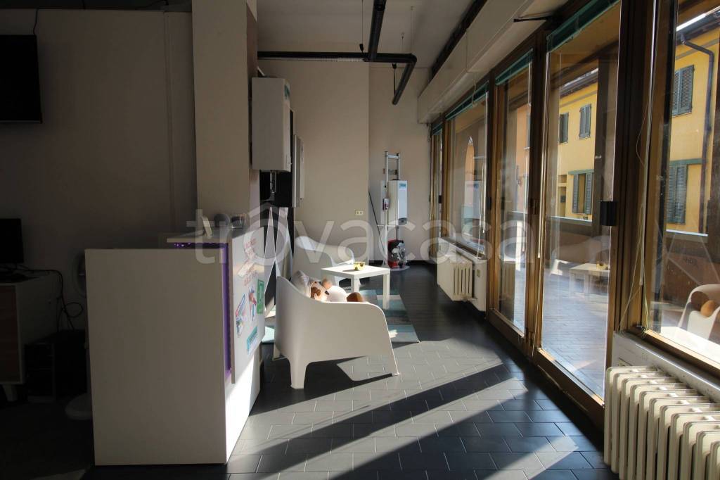 negozio in vendita a Pessano con Bornago