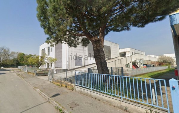 capannone in vendita a Pessano con Bornago