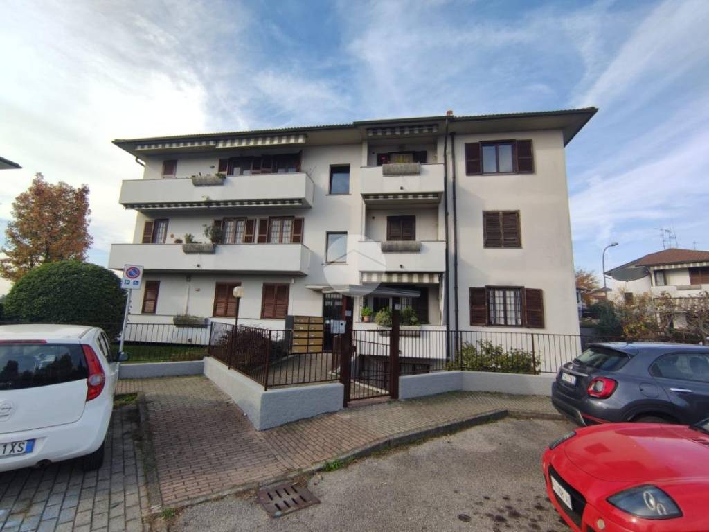 appartamento in vendita a Pessano con Bornago