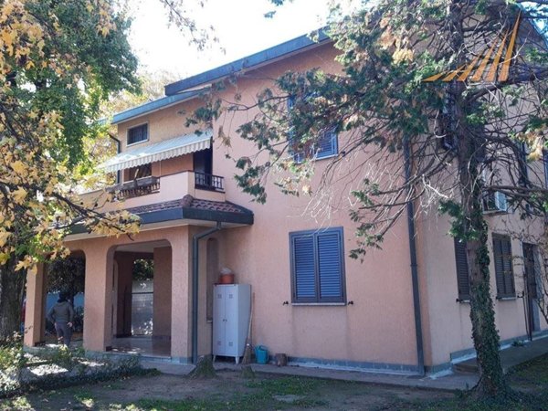 locale commerciale in vendita a Pessano con Bornago