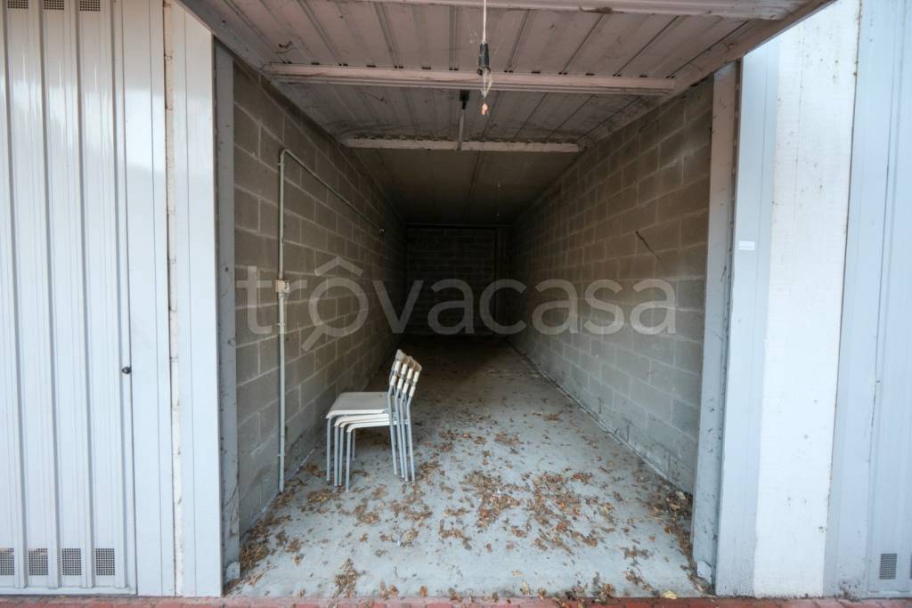 locale commerciale in vendita a Pessano con Bornago
