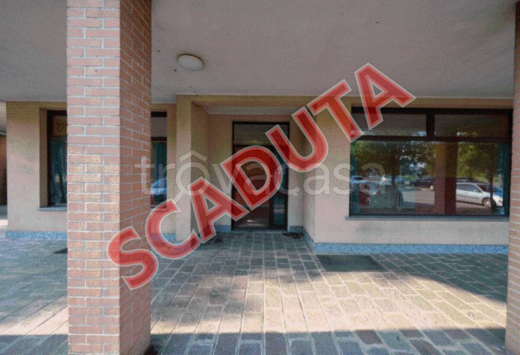 negozio in vendita a Pessano con Bornago