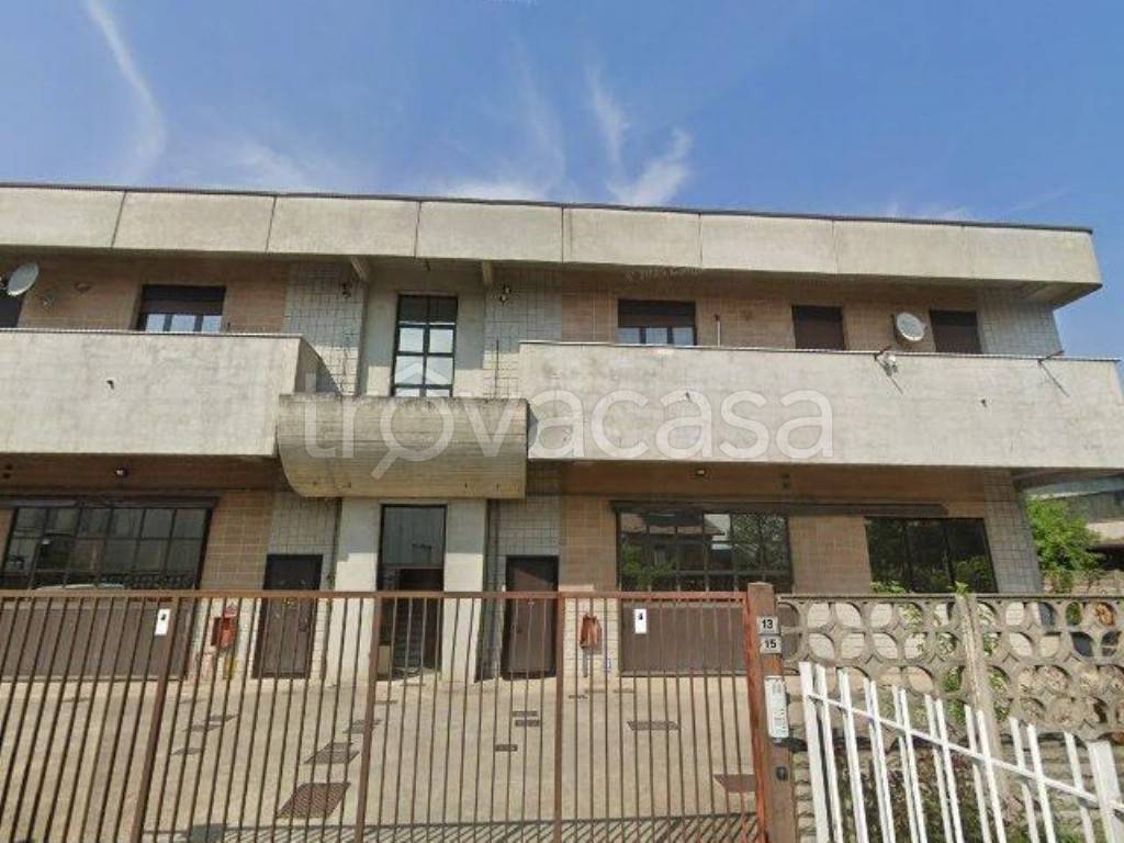 negozio in vendita a Pessano con Bornago