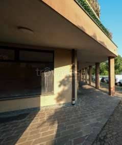 negozio in vendita a Pessano con Bornago