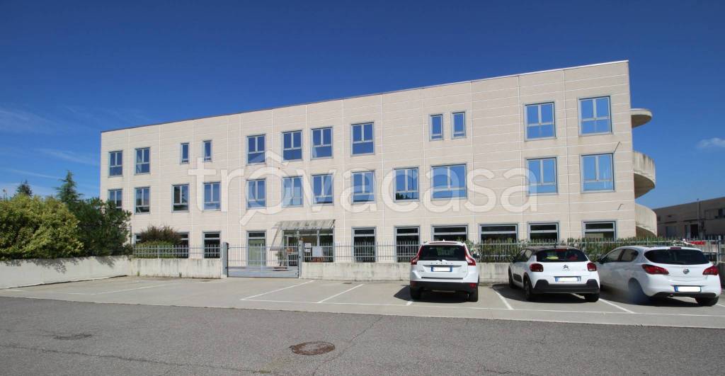 ufficio in vendita a Pessano con Bornago