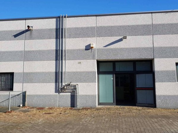 negozio in vendita a Pessano con Bornago