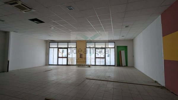 negozio in vendita a Pessano con Bornago