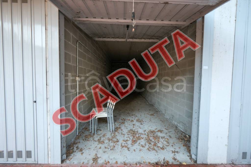 locale commerciale in vendita a Pessano con Bornago