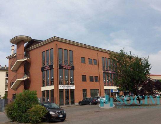 negozio in vendita a Pessano con Bornago