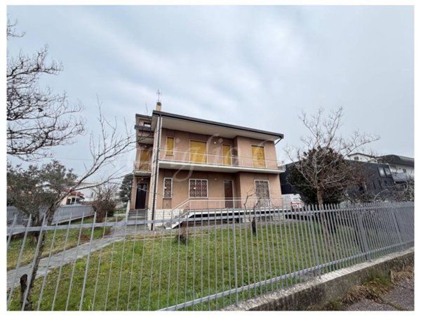 casa indipendente in vendita a Pessano con Bornago