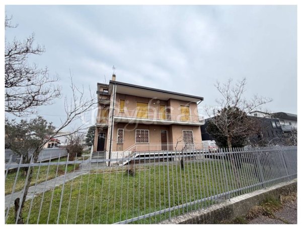 casa indipendente in vendita a Pessano con Bornago