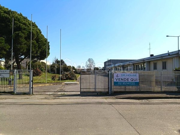 capannone in vendita a Pessano con Bornago