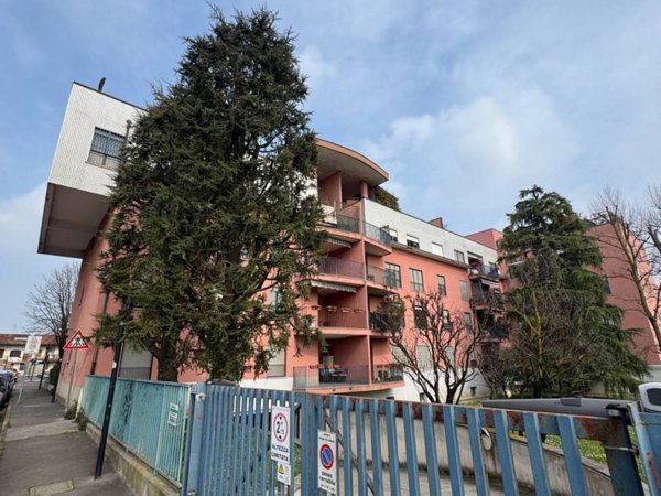 appartamento in vendita a Pessano con Bornago