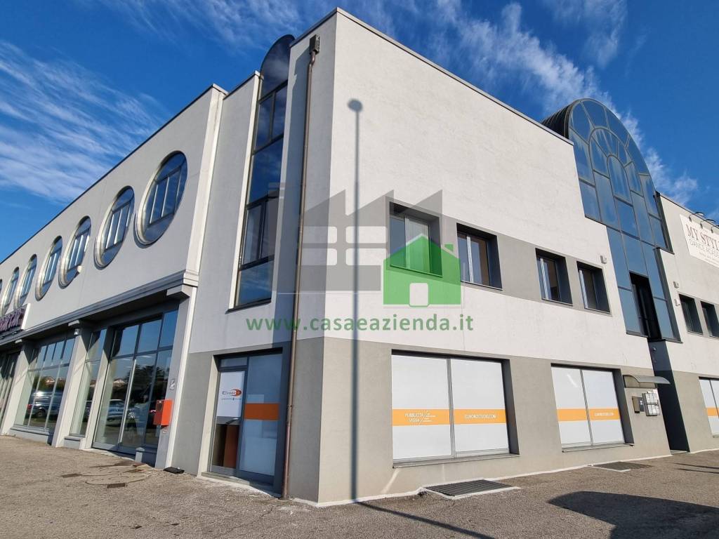 ufficio in vendita a Pessano con Bornago