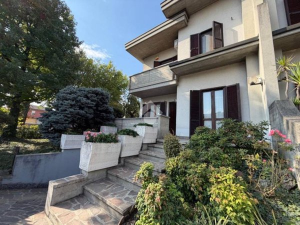 casa indipendente in vendita a Pessano con Bornago
