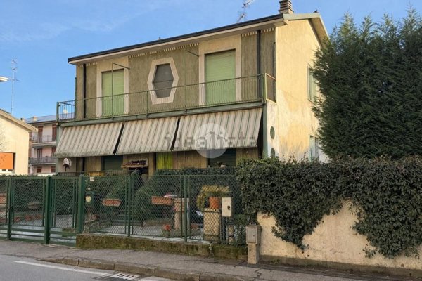 casa indipendente in vendita a Pessano con Bornago