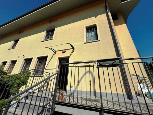casa indipendente in vendita a Pieve Emanuele in zona Fizzonasco