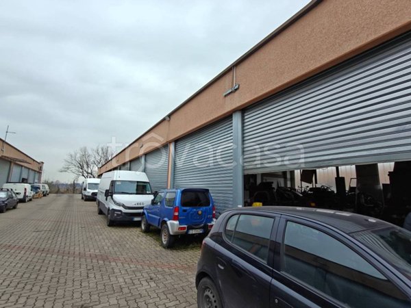 locale commerciale in vendita a Pieve Emanuele