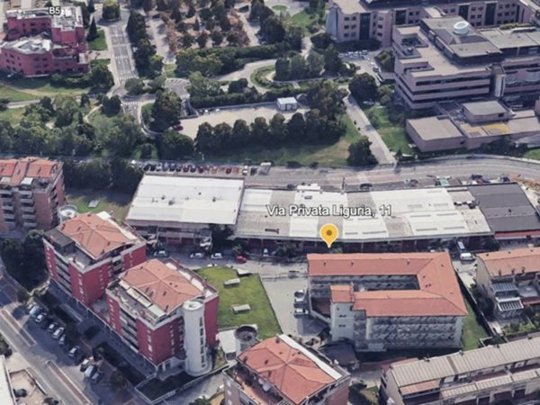 locale commerciale in vendita a Pieve Emanuele in zona Fizzonasco
