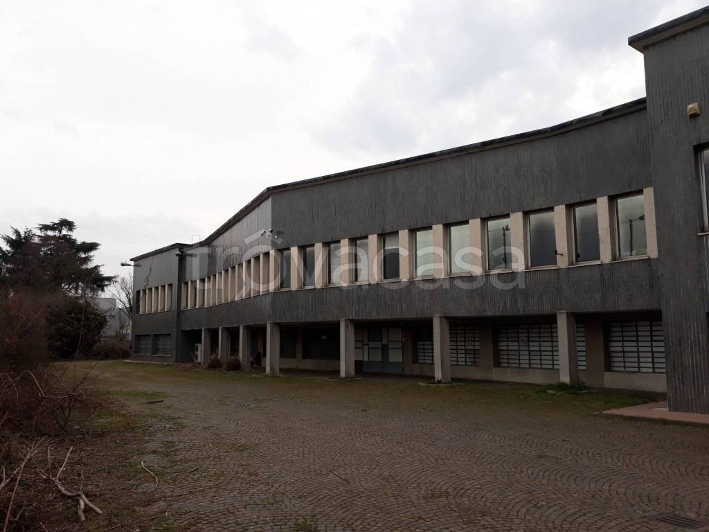 capannone in vendita a Pieve Emanuele in zona Fizzonasco