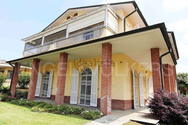 casa indipendente in vendita a Pieve Emanuele in zona Fizzonasco