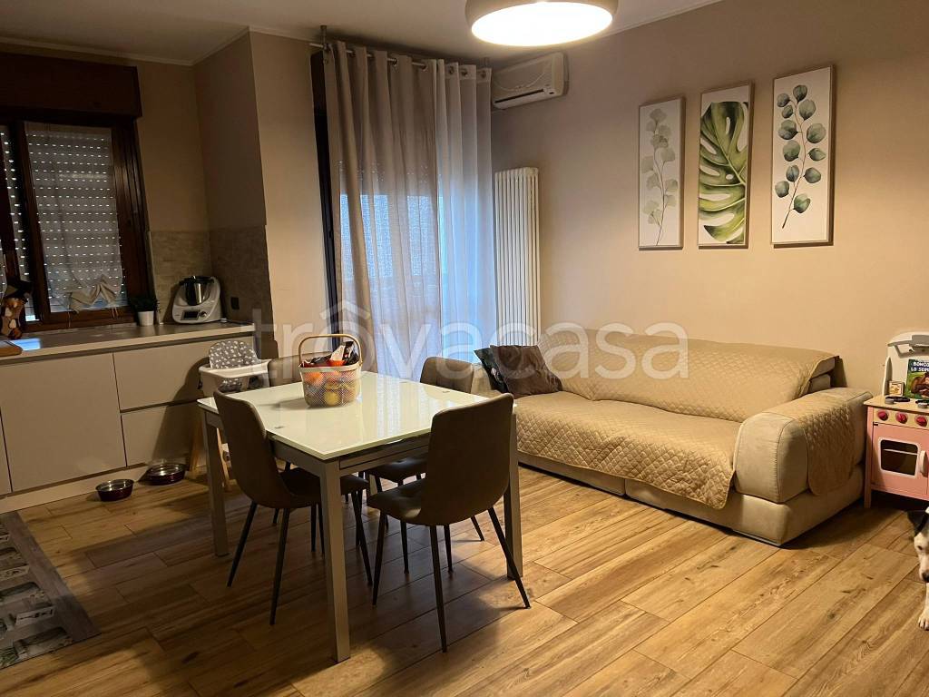 appartamento in vendita a Pieve Emanuele in zona Fizzonasco