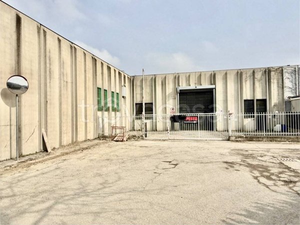 locale commerciale in vendita a Pieve Emanuele