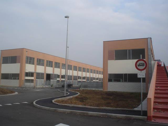 locale commerciale in vendita a Pieve Emanuele