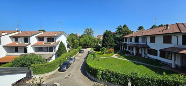 casa indipendente in vendita a Pieve Emanuele in zona Fizzonasco