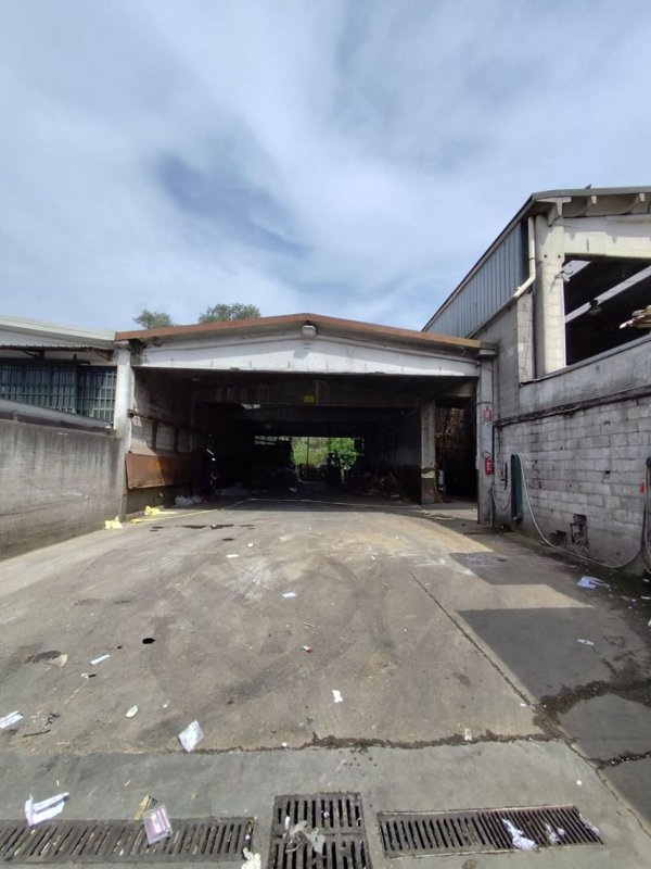 capannone in vendita a Pieve Emanuele in zona Fizzonasco