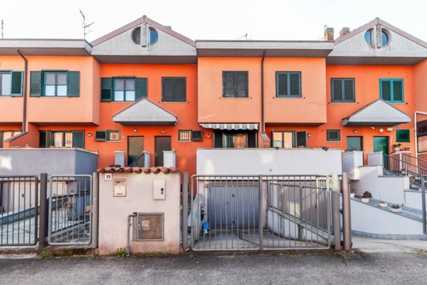 casa indipendente in vendita a Pieve Emanuele in zona Tolcinasco