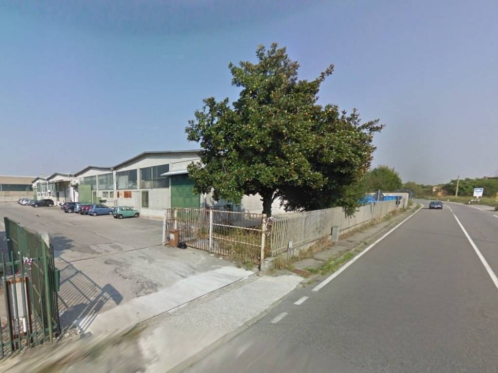 locale commerciale in vendita a Pieve Emanuele