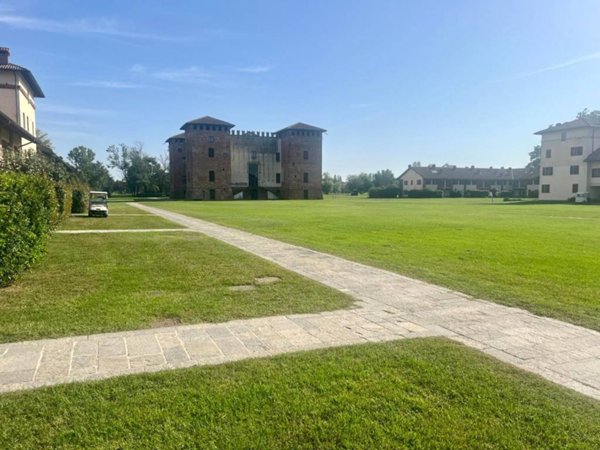 casa indipendente in vendita a Pieve Emanuele in zona Tolcinasco
