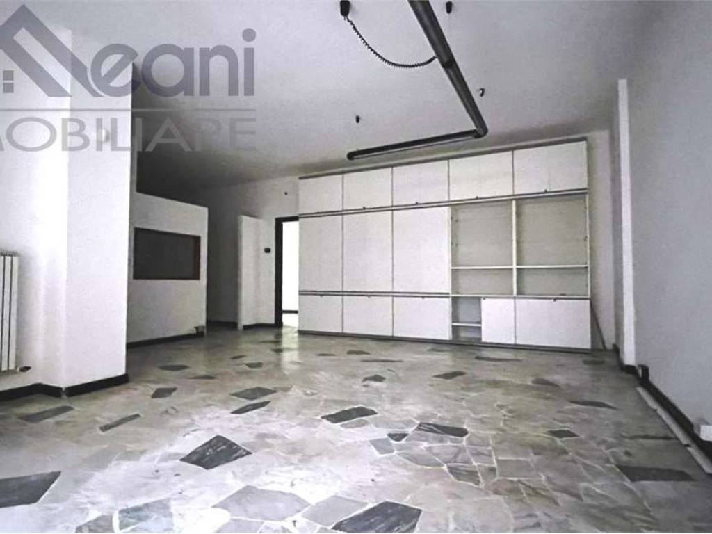 ufficio in vendita a Pieve Emanuele in zona Fizzonasco