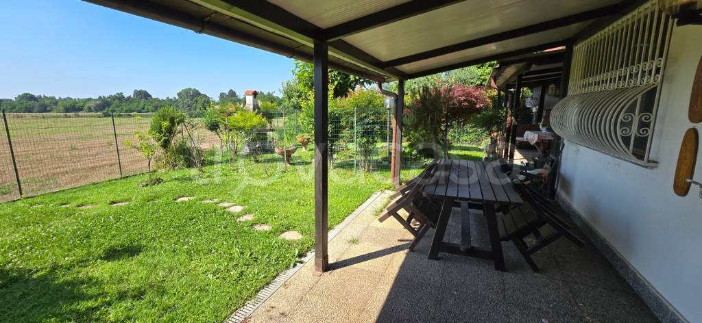 casa indipendente in vendita a Pieve Emanuele in zona Fizzonasco