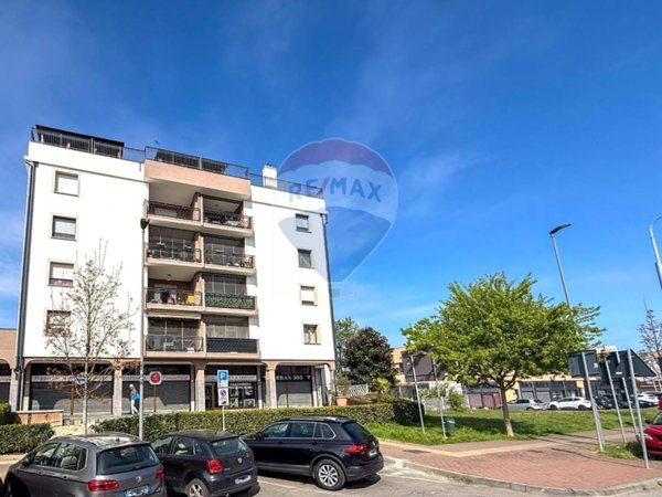 appartamento in vendita a Pieve Emanuele in zona Fizzonasco