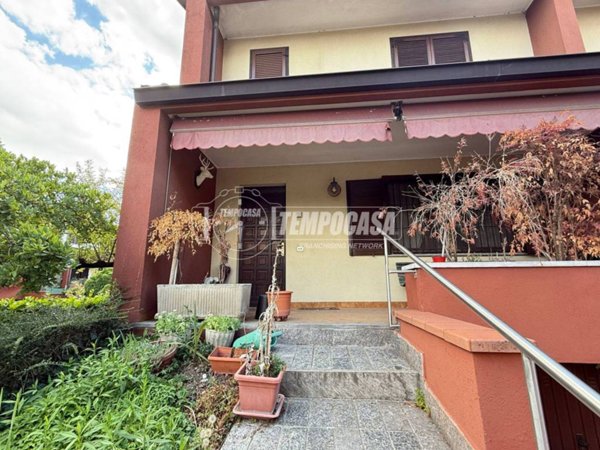 casa indipendente in vendita a Pieve Emanuele in zona Fizzonasco