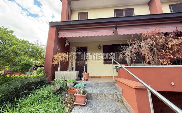 casa indipendente in vendita a Pieve Emanuele in zona Fizzonasco