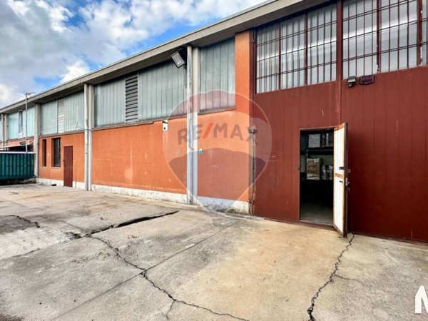 capannone in vendita a Pieve Emanuele in zona Fizzonasco