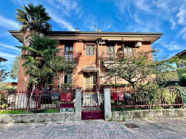 appartamento in vendita a Pieve Emanuele in zona Fizzonasco