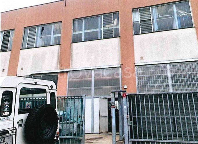 locale commerciale in vendita a Pieve Emanuele