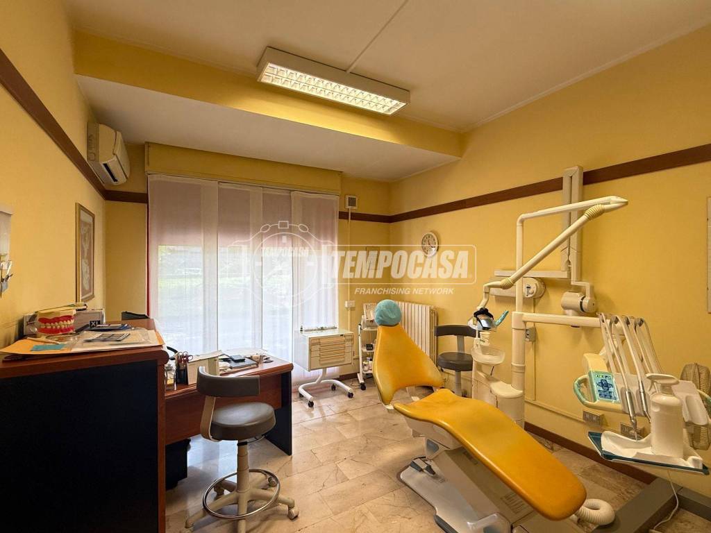 negozio in vendita a Pieve Emanuele